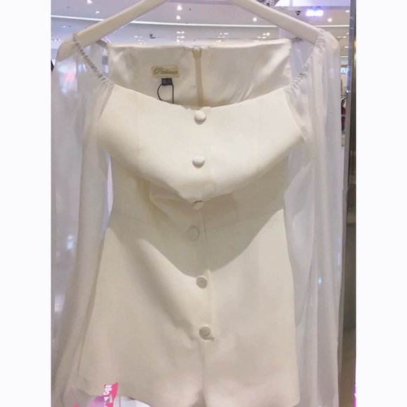 Chic Off-Shoulder High-Waisted Romper with Lantern Sleeves Size S White - Picture 2 of 4